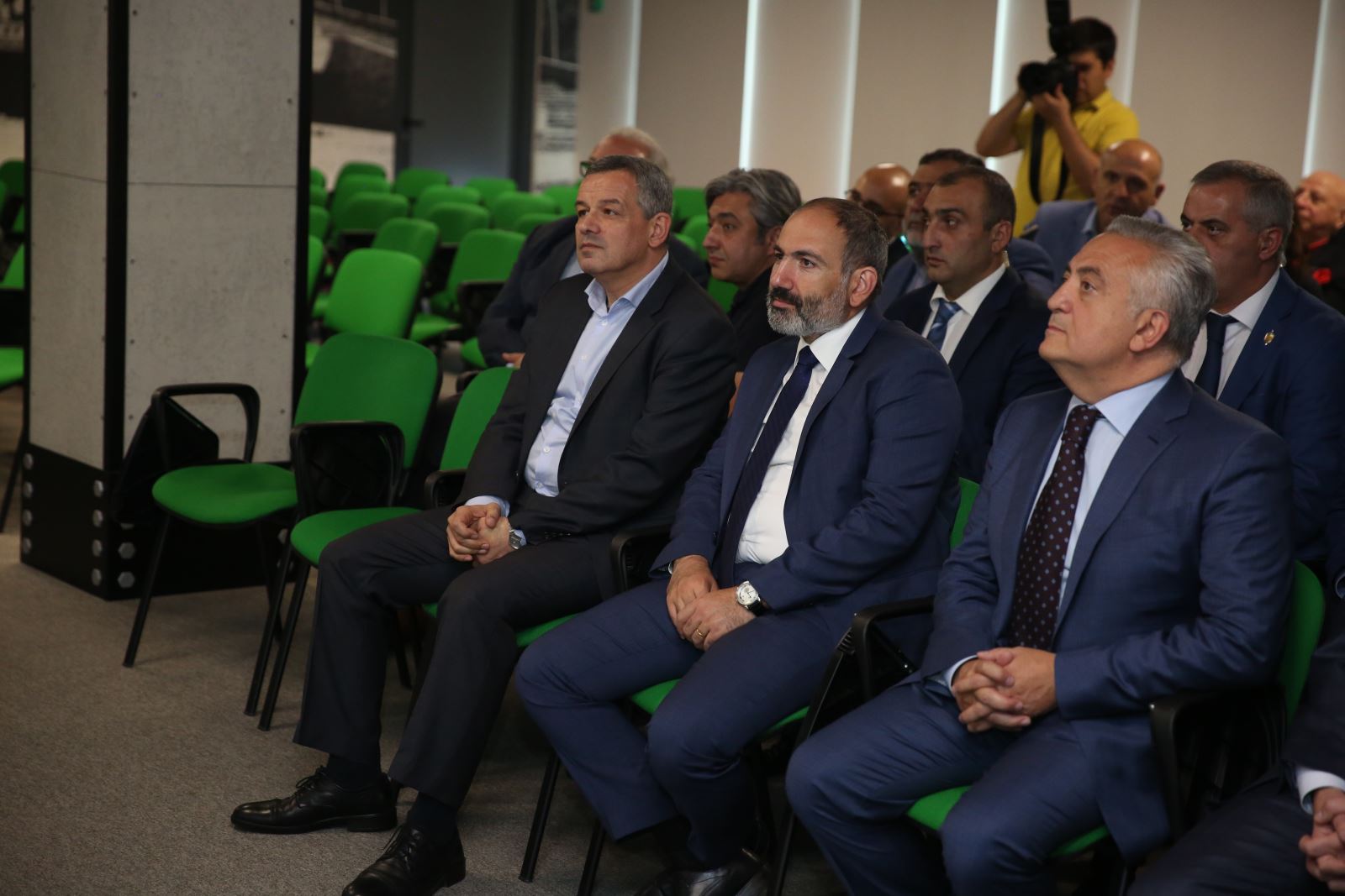 Nikol Pashinyan visiting Ameriabank
